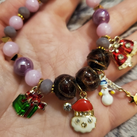 New Hand Made Christmas Charm🎄 Bracelet - Picture 2 of 10